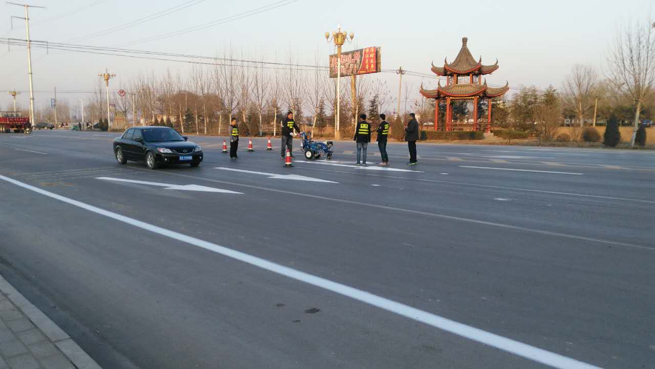 北京道路标线减速标线作为一种重要的交通设施